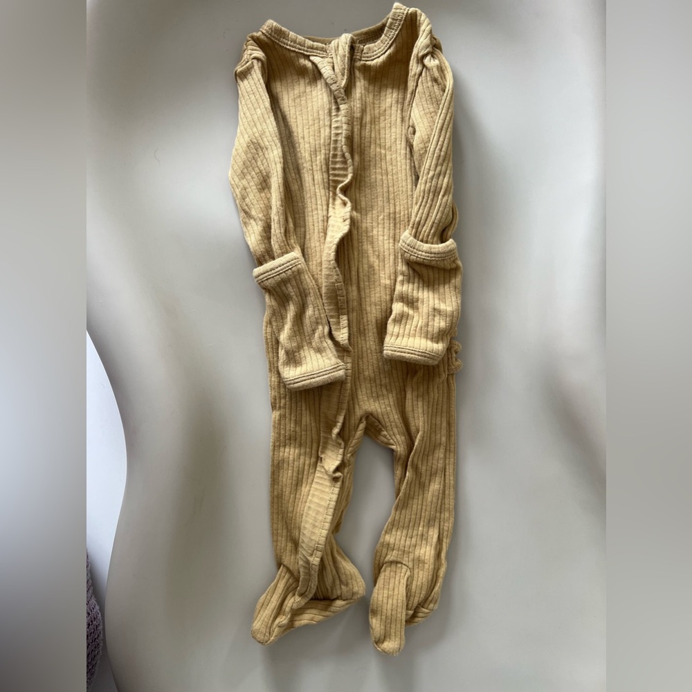 Spearmint Love organic waffle ruffle zip footie- 0-3 month